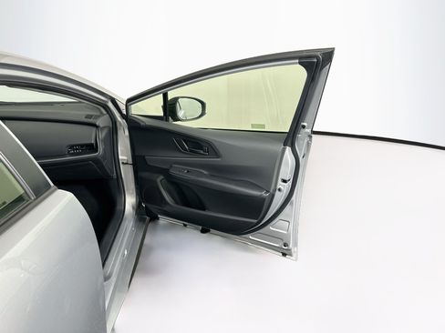 Used 2025 Toyota Prius LE FWD image 30