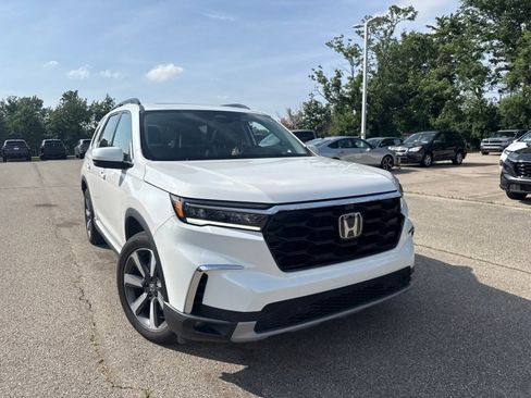 Used 2025 Honda Pilot Elite image 18