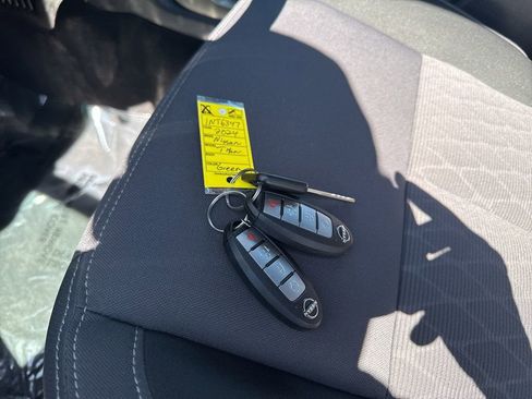 Used 2024 Nissan Titan SV w/ SV Bronze Edition Package image 34