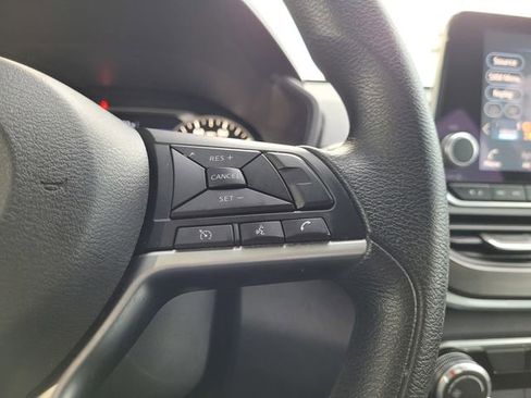 Used 2024 Nissan Altima 2.5 SV image 14