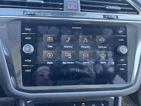 Certified 2023 Volkswagen Tiguan SE w/ Panoramic Sunroof Package AWD/4WD image 12