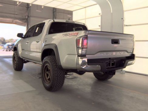 Used 2022 Toyota Tacoma TRD Off-Road AWD/4WD image 7