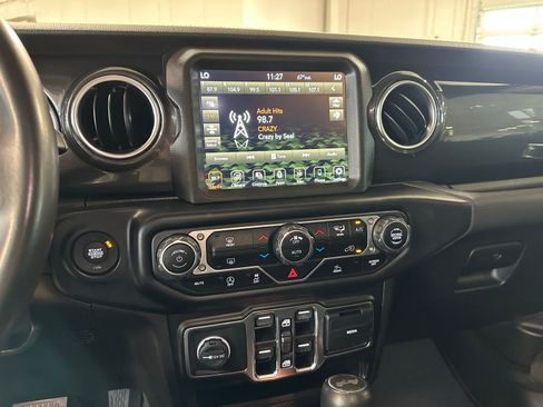 Used 2021 Jeep Wrangler Unlimited Sahara image 23