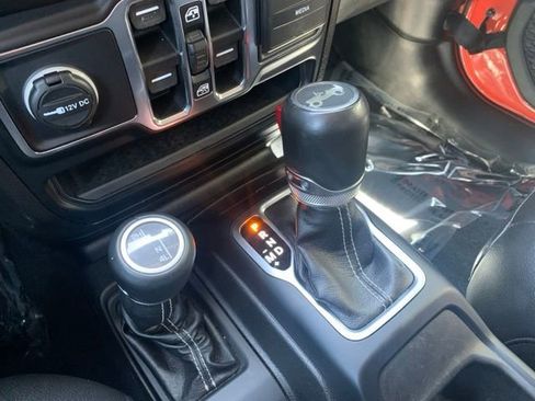 Used 2018 Jeep Wrangler Unlimited Sahara w/ Uconnect 4C Nav & Sound Group AWD/4WD image 20