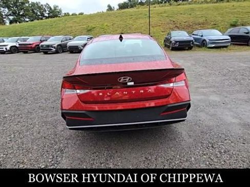 Used 2025 Hyundai Elantra Sport image 5