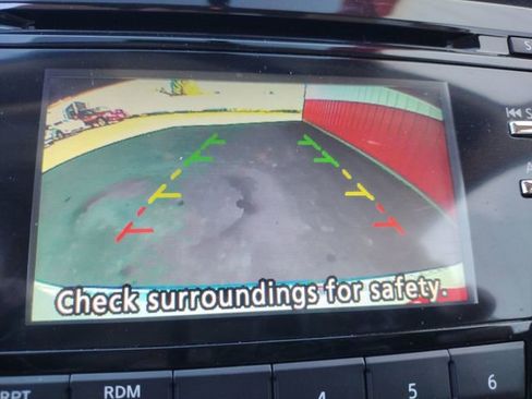 Used 2016 Nissan Rogue SV image 22