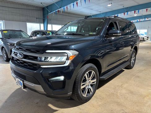 Used 2024 Ford Expedition XLT image 3
