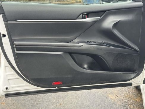 Used 2020 Toyota Camry SE image 19
