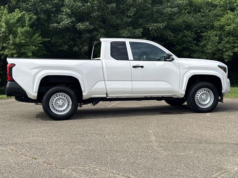 Used 2024 Toyota Tacoma SR image 5