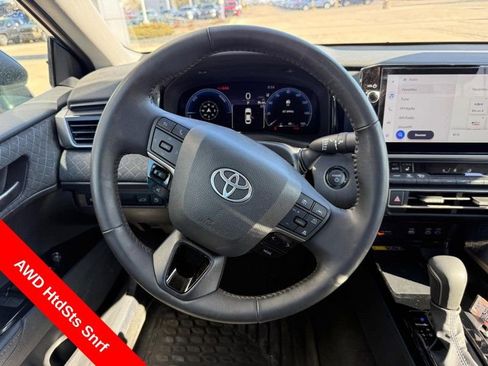 Used 2025 Toyota Camry XLE AWD/4WD image 14