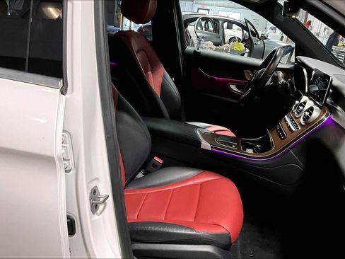 Used 2021 Mercedes-Benz GLC 300 4MATIC image 8