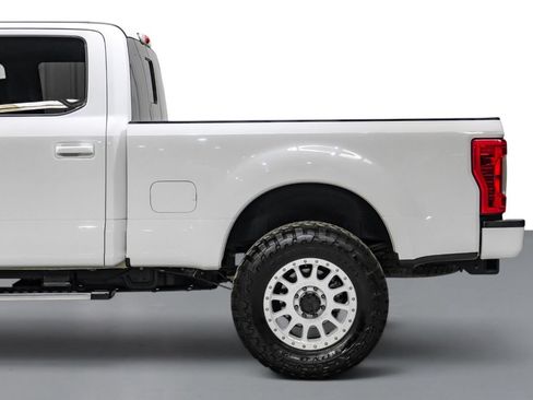 Used 2019 Ford F250 Lariat w/ Lariat Value Package AWD/4WD image 11