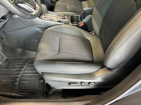 Used 2023 Subaru Forester Premium AWD/4WD image 43