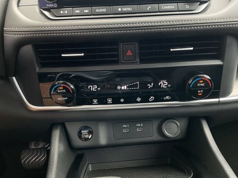 Used 2025 Nissan Rogue SV FWD image 25