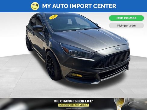 Used 2018 Ford Focus ST w/ Equipment Group 401A FWD image 1