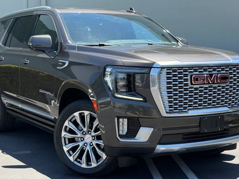 Used 2021 GMC Yukon Denali w/ Denali Premium Package AWD/4WD image 1