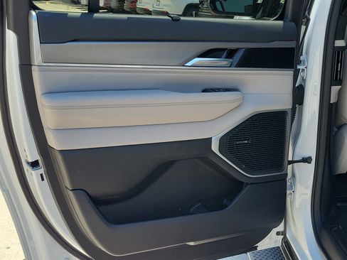 New 2026 Jeep Grand Wagoneer L Limited AWD/4WD image 11