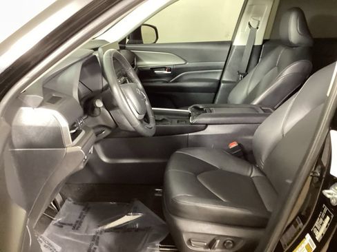 Used 2024 Toyota Grand Highlander AWD image 10