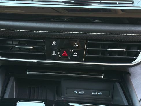 Used 2026 Volkswagen Atlas SE AWD/4WD image 16