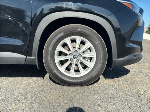 Used 2024 Toyota Grand Highlander AWD image 8