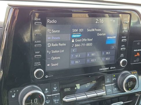 Used 2022 Toyota Highlander XLE AWD/4WD image 13