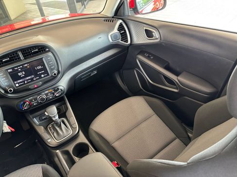 Used 2025 Kia Soul LX w/ LX Technology Package FWD image 32