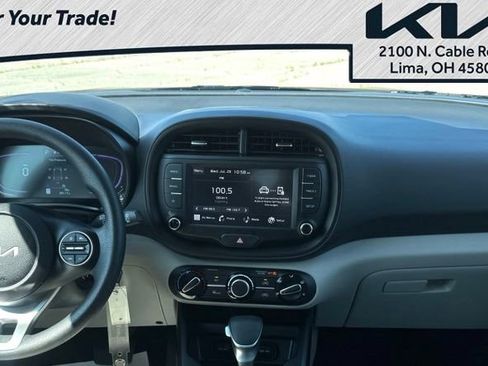 Used 2025 Kia Soul LX w/ LX Technology Package FWD image 8