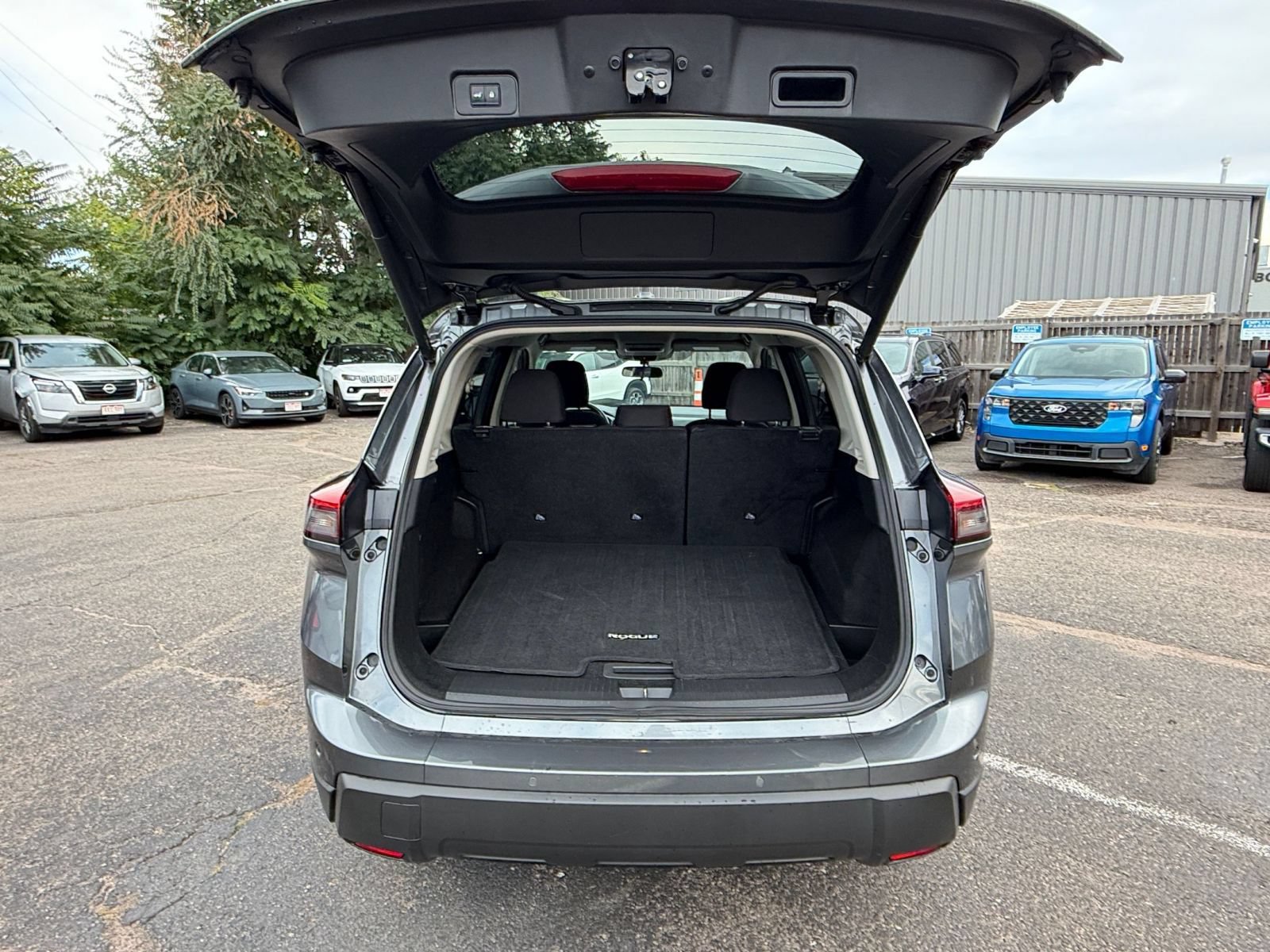 Used 2025 Nissan Rogue SV AWD/4WD image 32