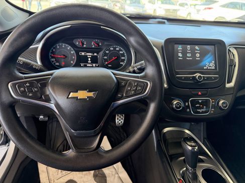 Used 2017 Chevrolet Malibu LT FWD image 15