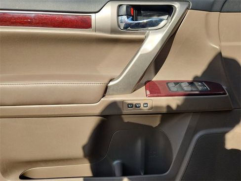 Used 2019 Lexus GX 460 image 23