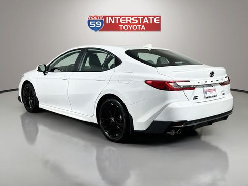 Used 2025 Toyota Camry SE w/ Convenience Package AWD/4WD image 5