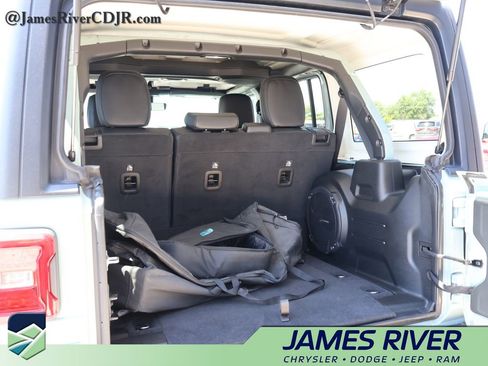 Used 2023 Jeep Wrangler Unlimited Rubicon 4xe w/ Cold Weather Group AWD/4WD image 15