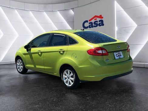 Used 2013 Ford Fiesta SE FWD image 2