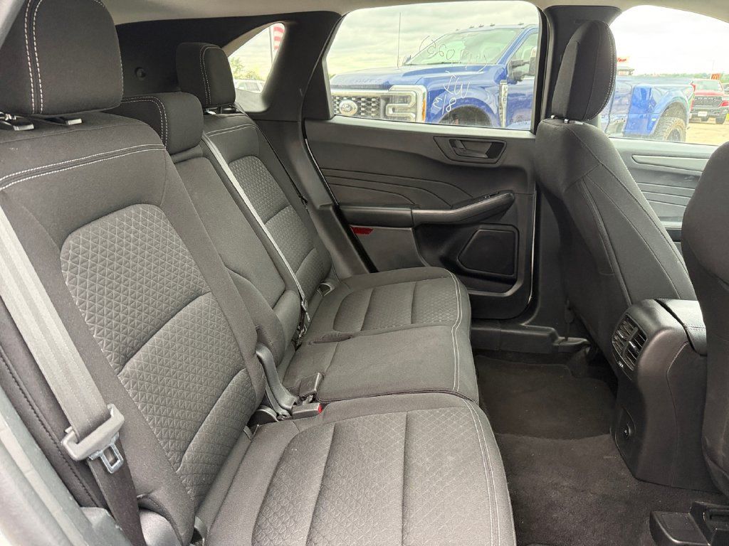 Used 2025 Ford Escape Active AWD/4WD image 38
