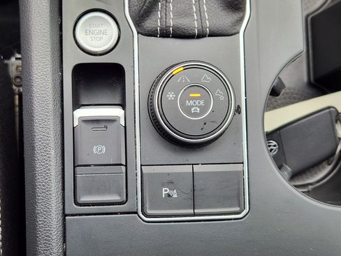 Certified 2021 Volkswagen Atlas SE image 24