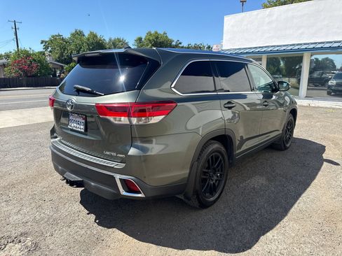 Used 2018 Toyota Highlander Limited Platinum AWD/4WD image 5