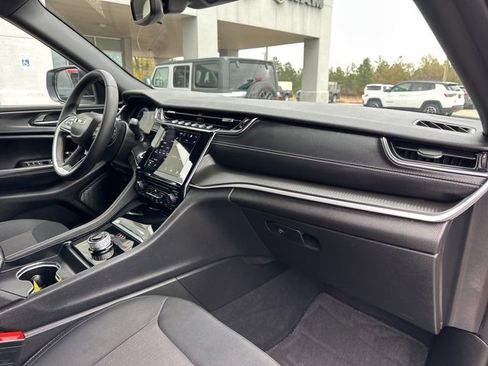 Certified 2024 Jeep Grand Cherokee L Laredo image 47