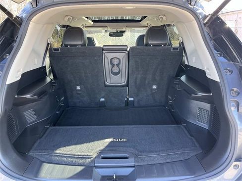 Used 2018 Nissan Rogue SL w/ Premium Package image 19