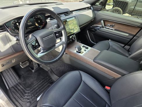 Certified 2023 Land Rover Range Rover SE image 11
