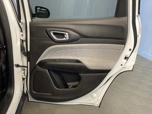 Certified 2024 Jeep Compass Latitude image 41