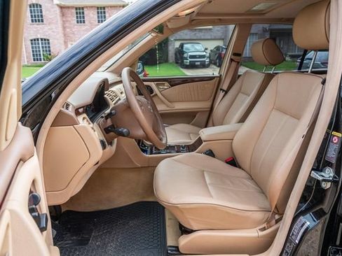 Used 2001 Mercedes-Benz E 320 4MATIC Sedan image 24