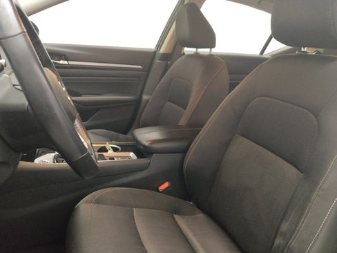 Used 2021 Nissan Altima 2.5 SV w/ SV Premium Package AWD/4WD image 17