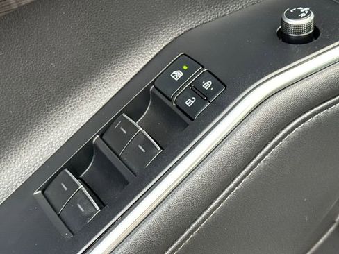 Used 2021 Toyota Highlander Limited FWD image 22