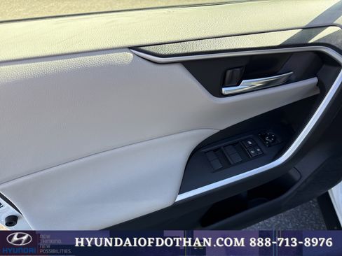 Used 2019 Toyota RAV4 XLE image 7