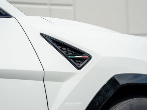 Used 2021 Lamborghini Urus AWD/4WD image 8