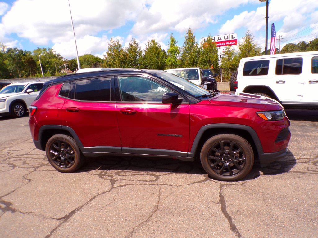 Certified 2022 Jeep Compass Latitude w/ Sun and Sound Group AWD/4WD image 4