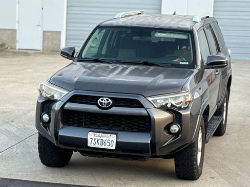 Used 2016 Toyota 4Runner SR5 AWD/4WD image 16
