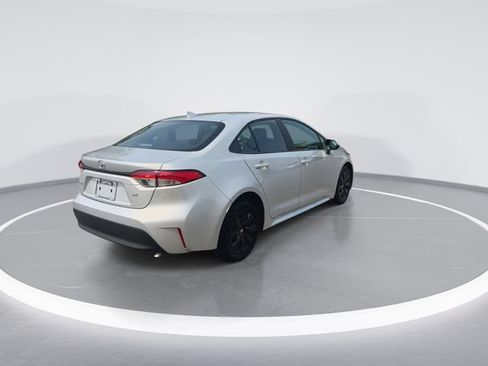 Used 2026 Toyota Corolla LE FWD image 8