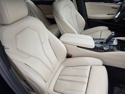 Used 2019 BMW 530i w/ Convenience Package RWD image 29