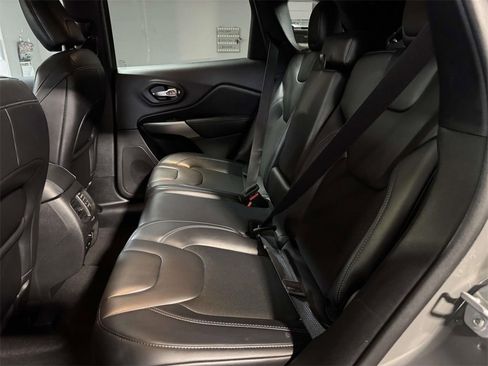 Used 2020 Jeep Cherokee Latitude Plus w/ Cold Weather Group image 13